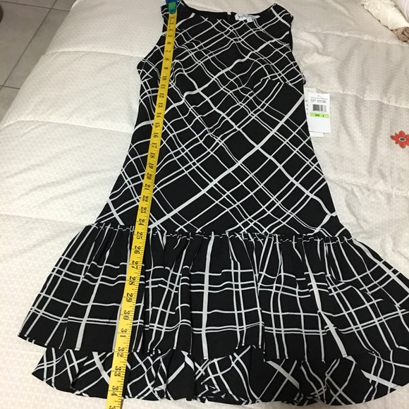 (NWT) Nicole Miller Dress with ruffle bottom - Picture 10 of 11